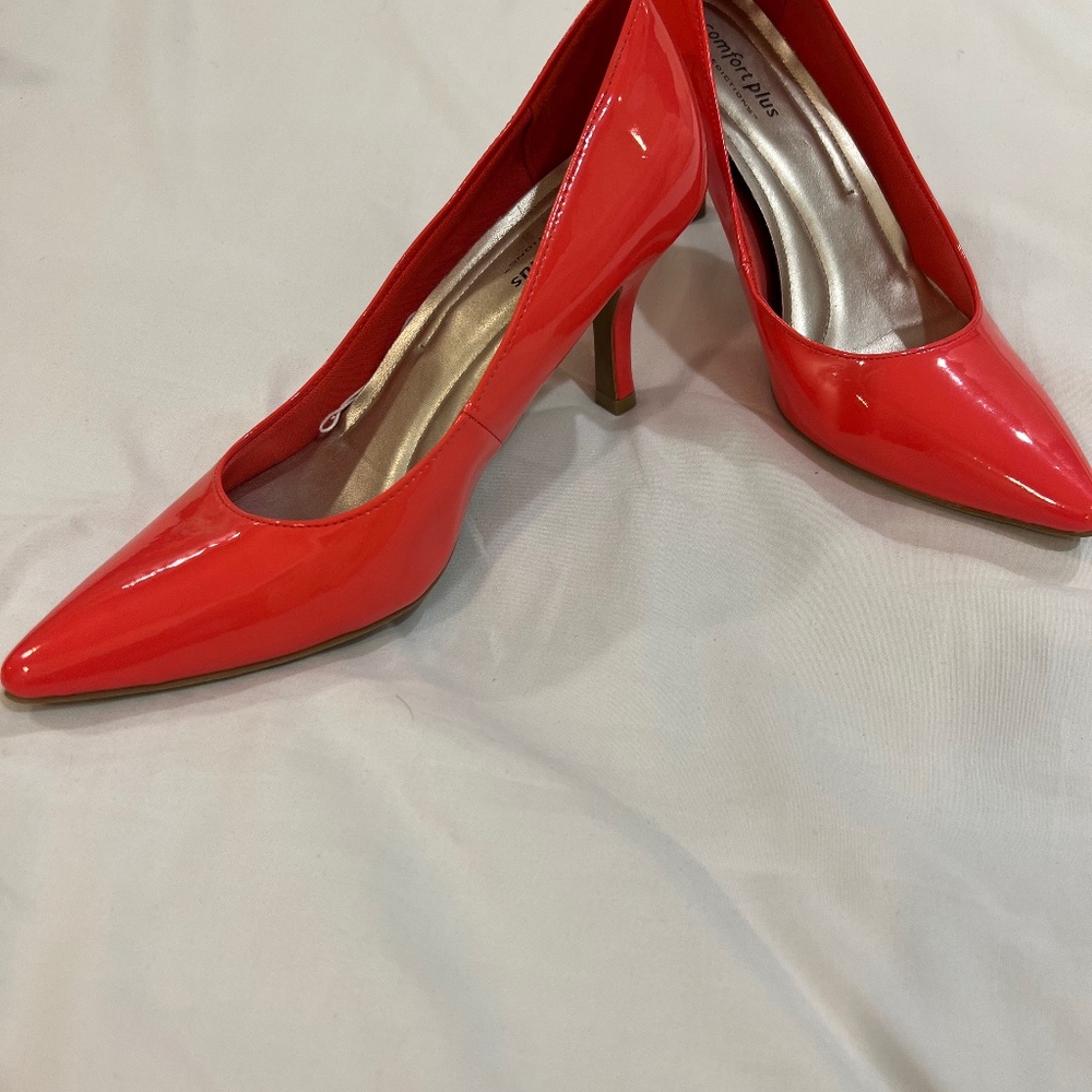 Salmon pink patent pumps - NWOT